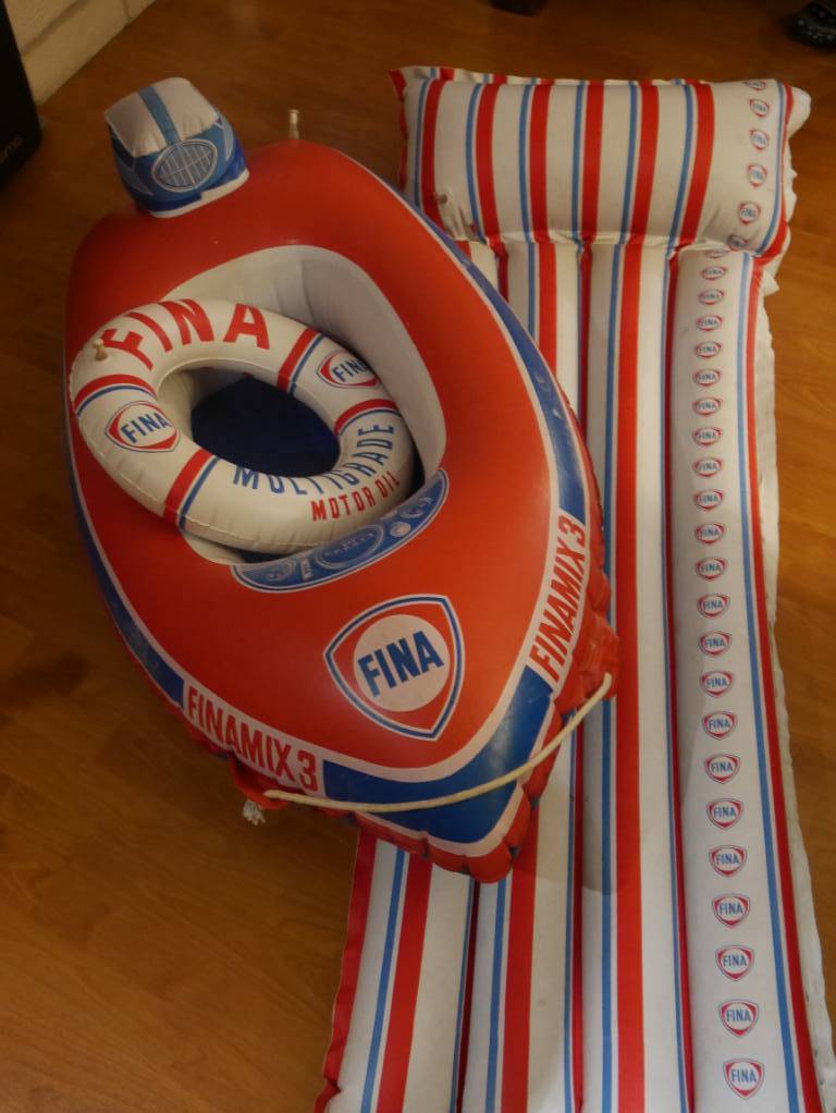 …des bouées et bâteaux FINA